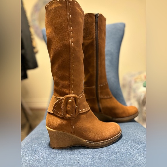 Suede boots with wedge heel. - Picture 1 of 7
